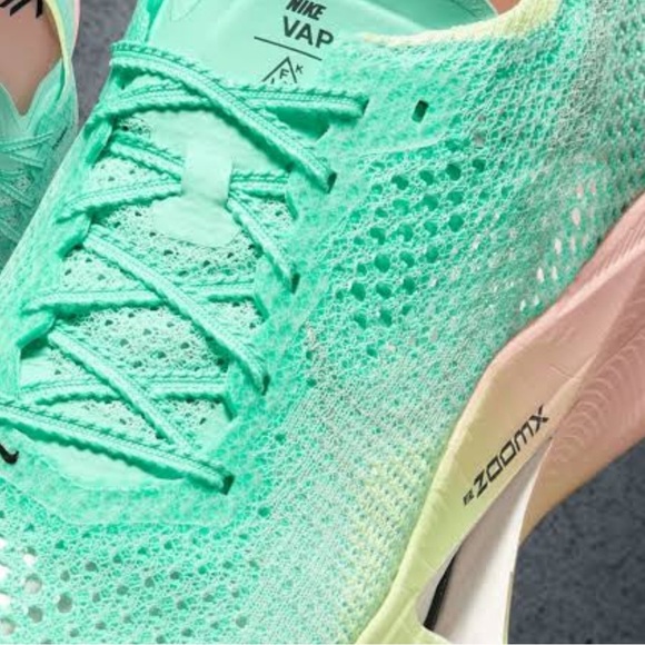Nike Vaporfly 3 - Picture 2 of 7